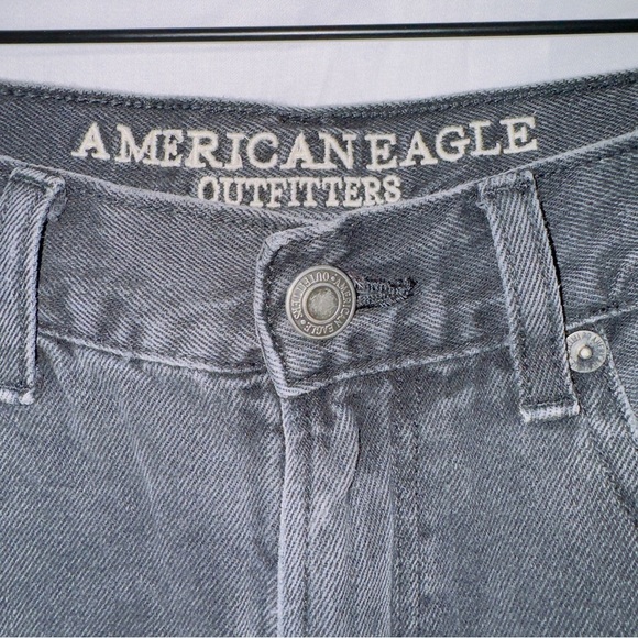 American Eagle AEO Black Wash Denim High Rise Distressed Mom Jean size 2 - Picture 2 of 7